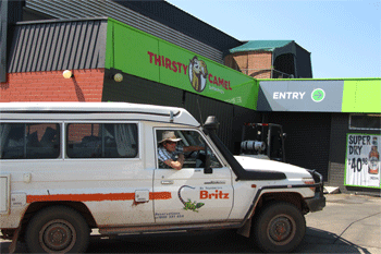 Responsible driving in the territory Australia | bottle shop drive thru easiest way to buy coca cola   |  Photo: R.Speld