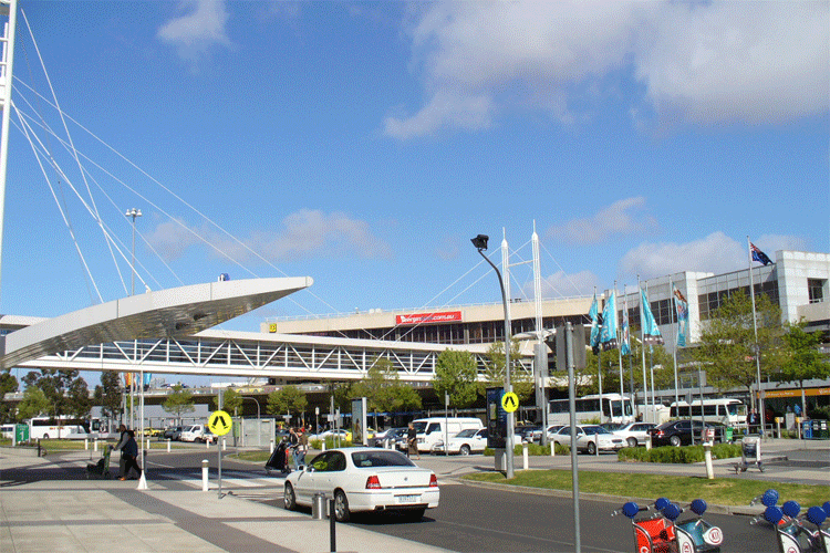 Melbourne Aiport  |  Credits RobBerude