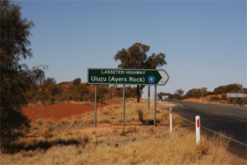 Lasseter Highway Uluru | Credits MHutchinson